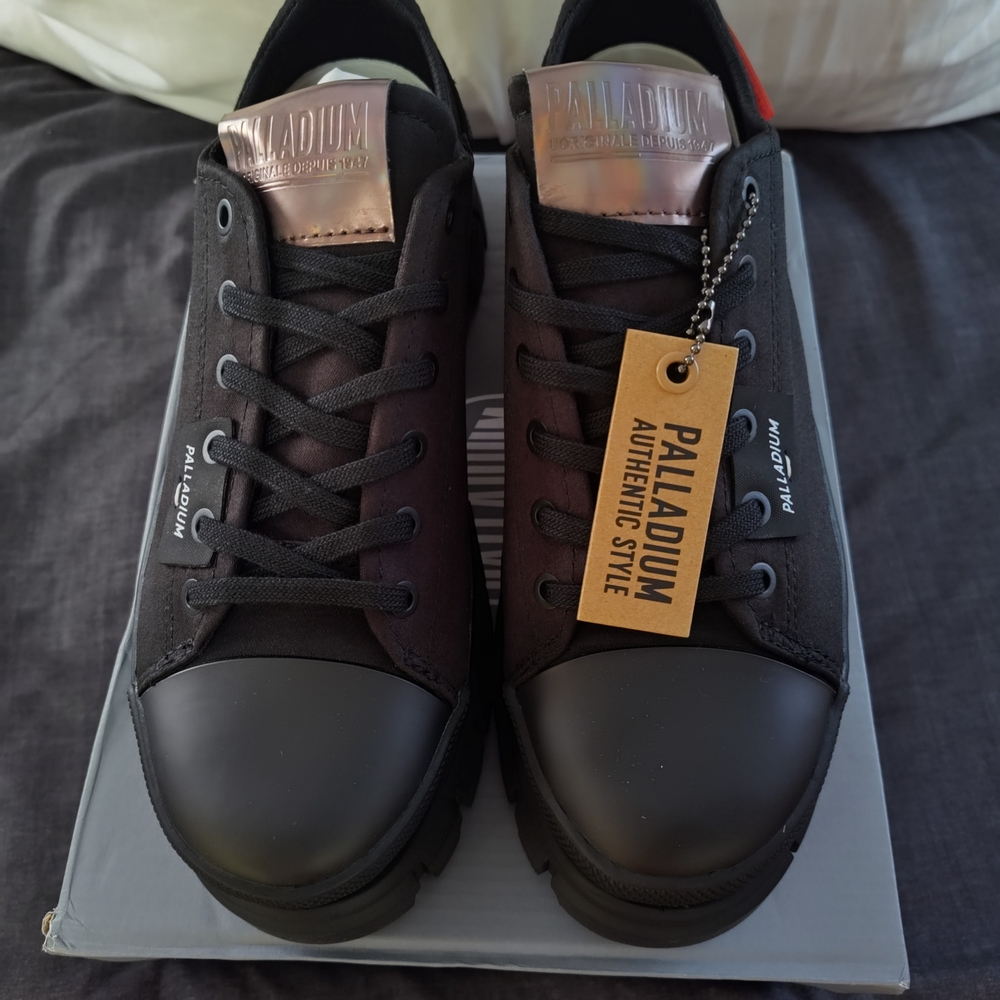 Palladium Revolt Low Top Women's Shoes Size 8